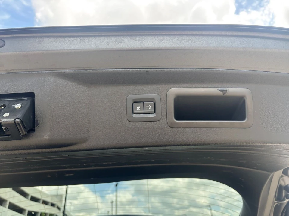 2025 Mazda CX-50 - Image 19 of 31