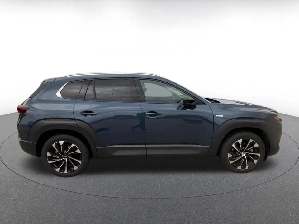 2025 Mazda CX-50 - Image 18 of 31