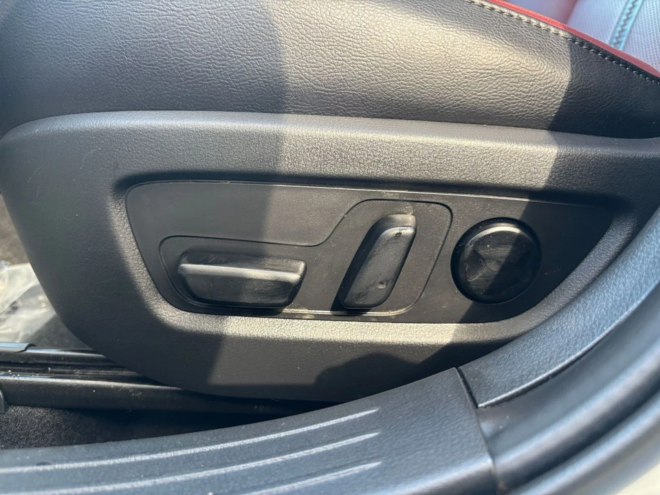 2025 Mazda CX-50 - Image 24 of 31