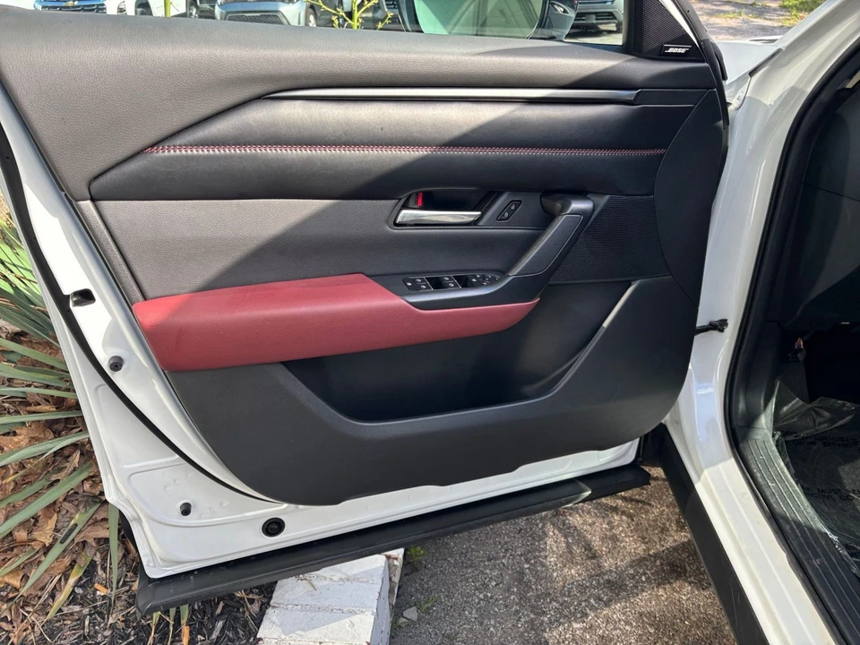 2025 Mazda CX-50 - Image 20 of 31