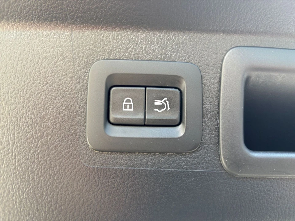2025 Mazda CX-50 - Image 25 of 31