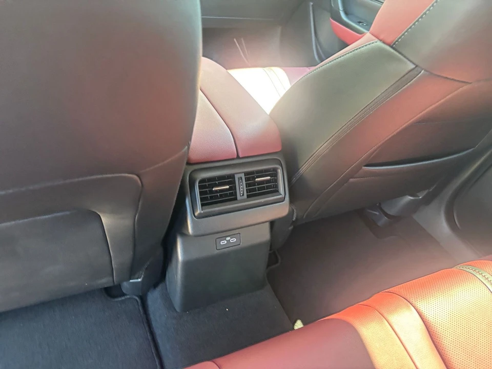 2025 Mazda CX-50 - Image 24 of 31