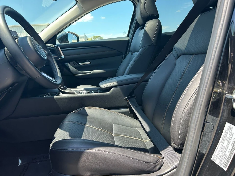 2025 Mazda CX-50 - Image 24 of 31