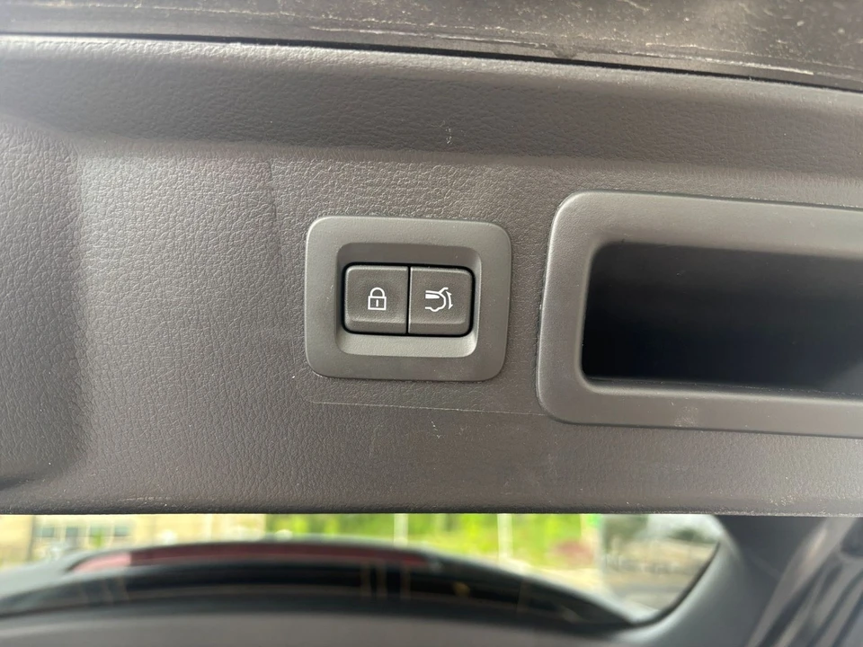 2025 Mazda CX-50 - Image 19 of 31
