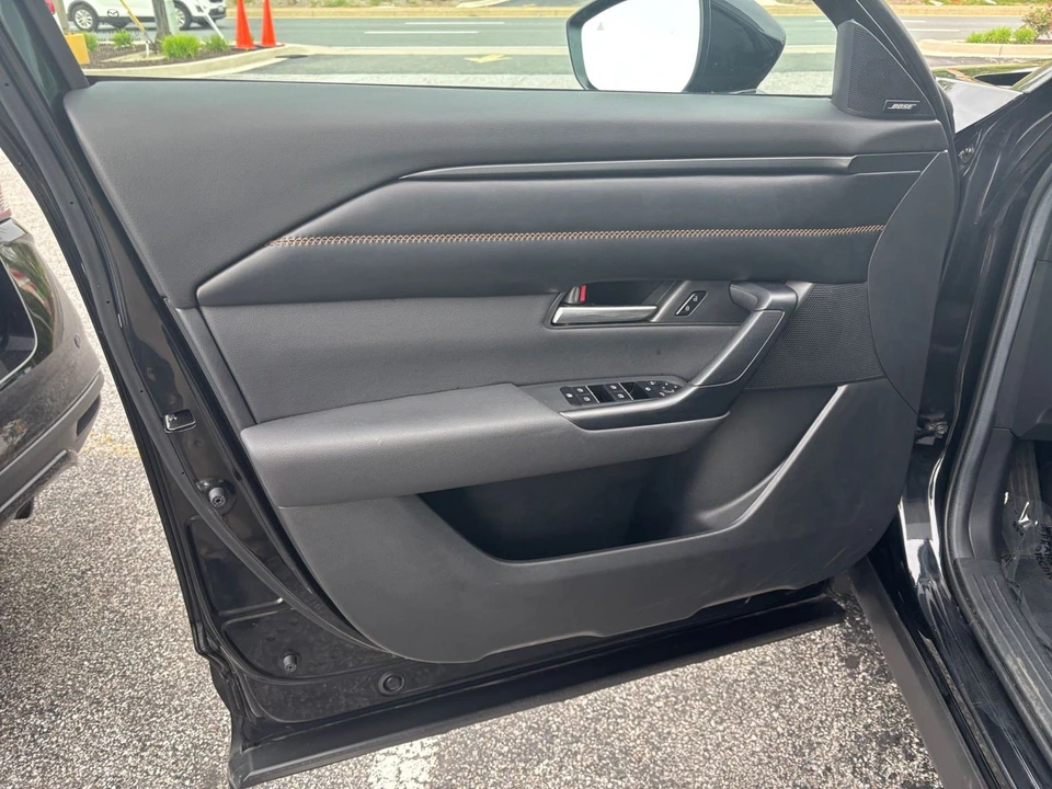 2025 Mazda CX-50 - Image 15 of 31
