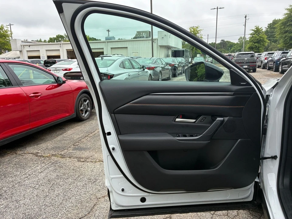 2025 Mazda CX-50 - Image 16 of 31