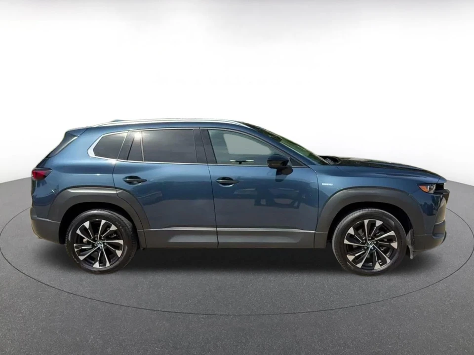 2025 Mazda CX-50 - Image 18 of 31