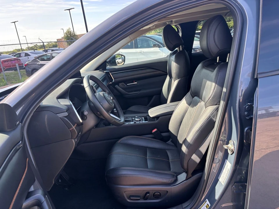 2025 Mazda CX-50 - Image 24 of 31