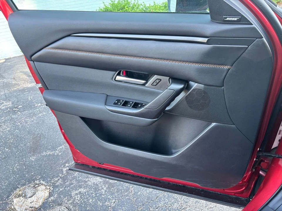 2025 Mazda CX-50 - Image 15 of 31