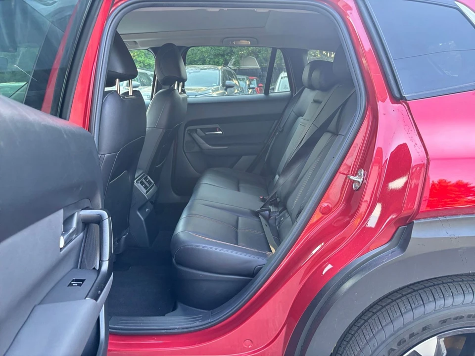 2025 Mazda CX-50 - Image 21 of 31