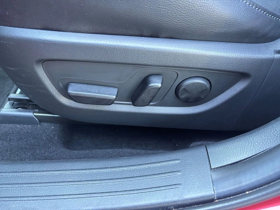 2025 Mazda CX-50 - Image 18 of 31