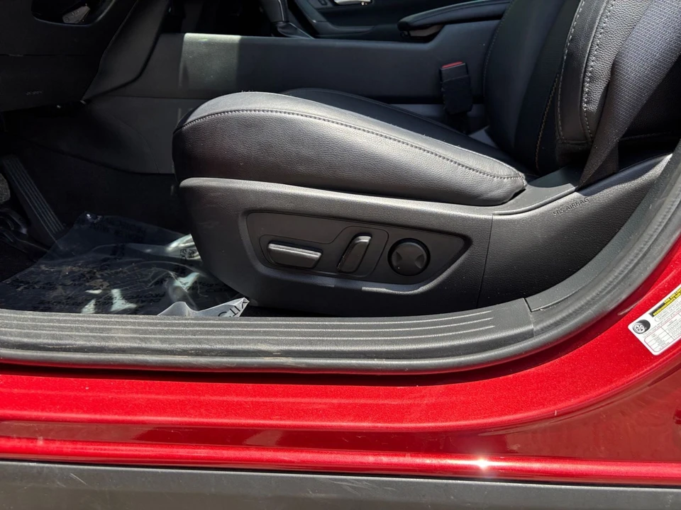 2025 Mazda CX-50 - Image 19 of 31