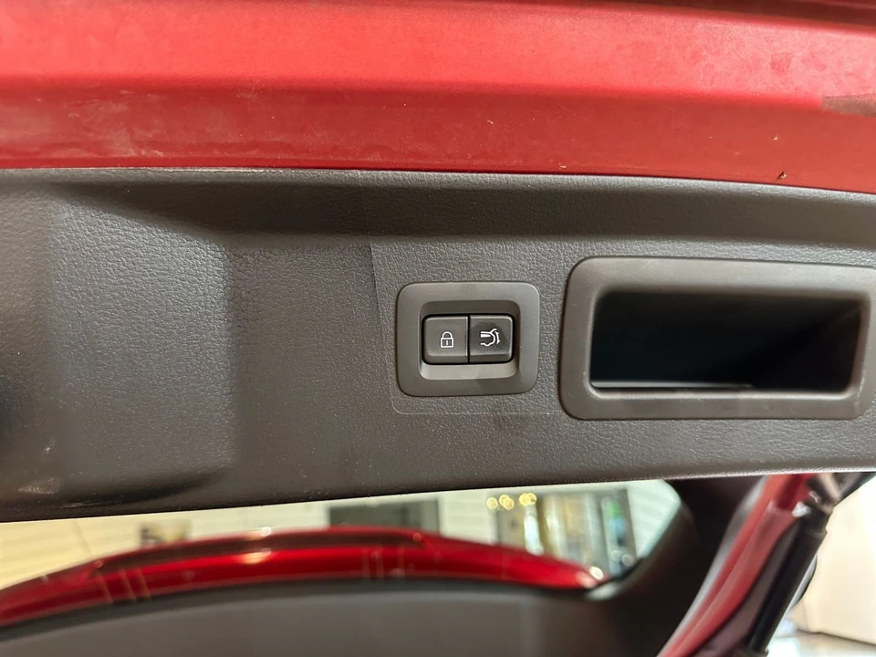 2025 Mazda CX-50 - Image 25 of 31