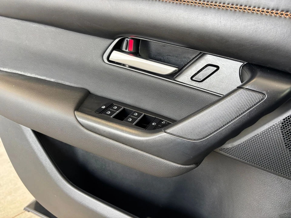 2025 Mazda CX-50 - Image 15 of 31
