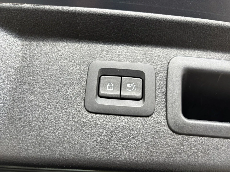 2025 Mazda CX-50 - Image 19 of 31
