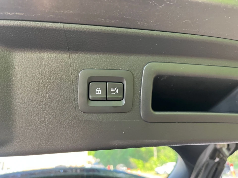2025 Mazda CX-50 - Image 25 of 31