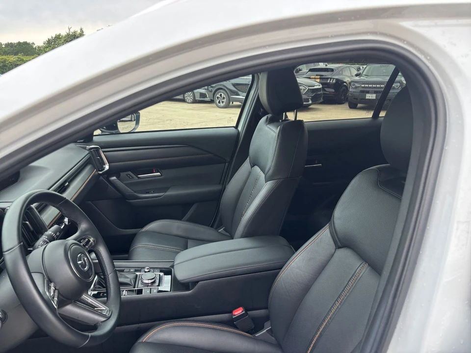 2025 Mazda CX-50 - Image 27 of 31