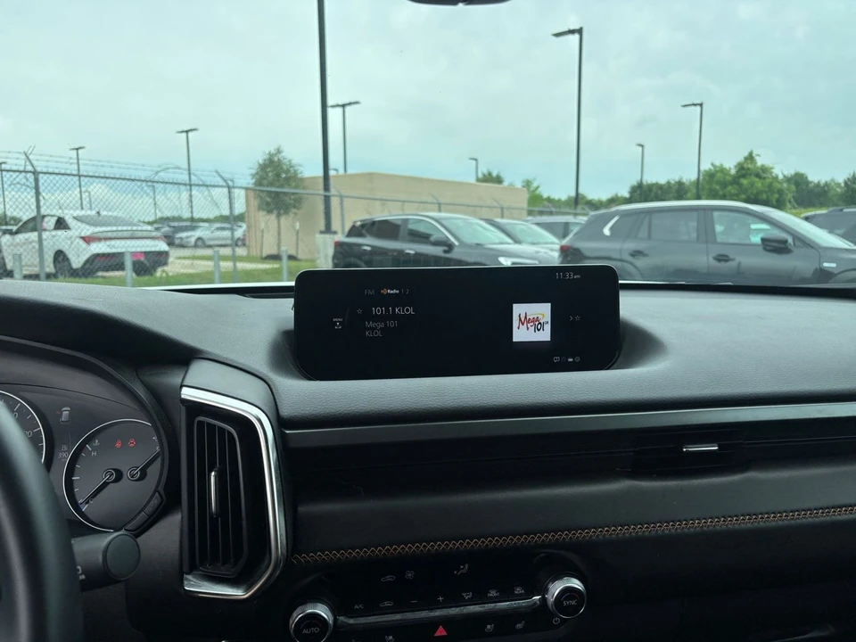 2025 Mazda CX-50 - Image 19 of 31