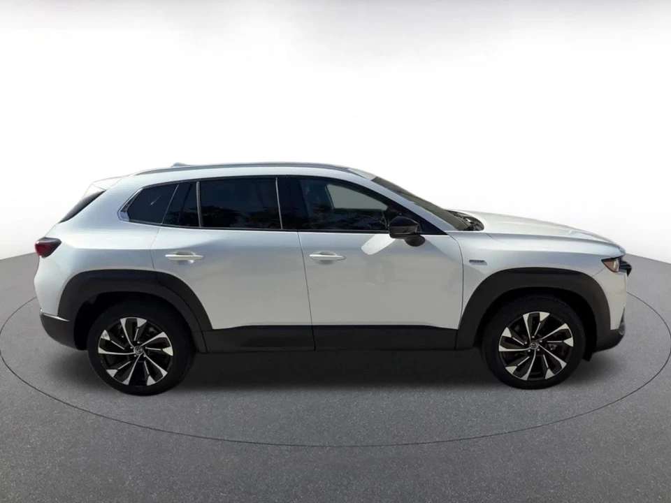 2025 Mazda CX-50 - Image 13 of 31