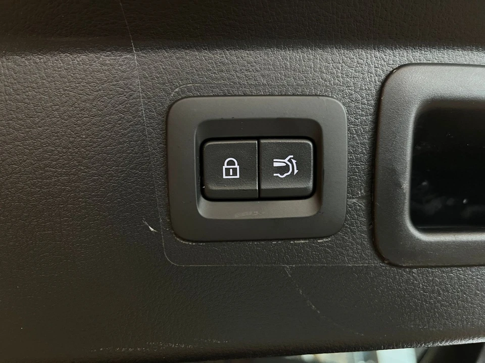 2025 Mazda CX-50 - Image 19 of 31