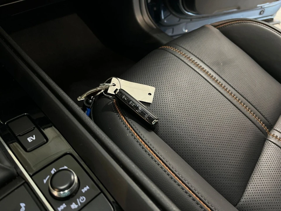 2025 Mazda CX-50 - Image 17 of 31