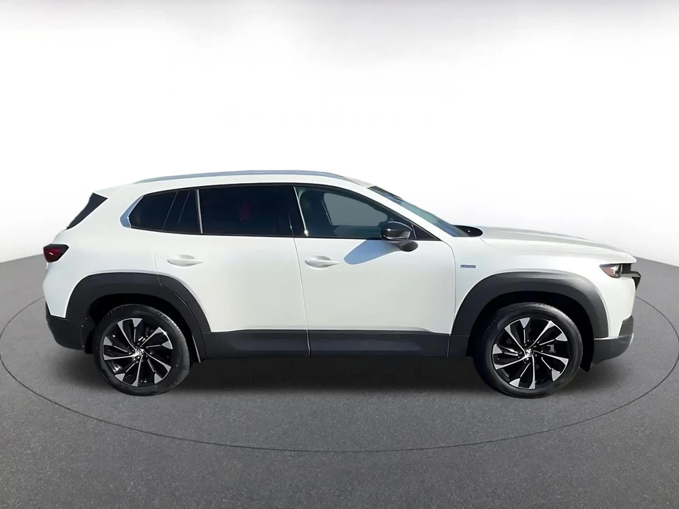 2025 Mazda CX-50 - Image 18 of 31