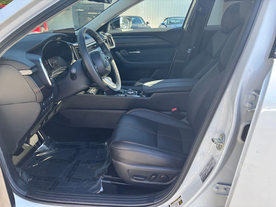 2025 Mazda CX-50 - Image 24 of 31
