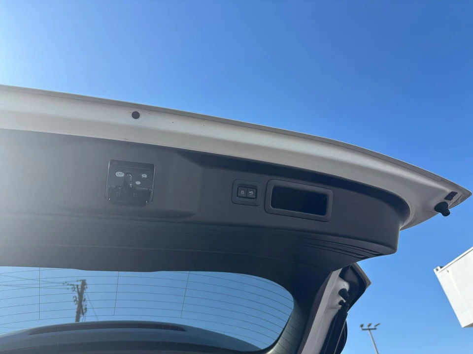 2025 Mazda CX-50 - Image 26 of 31