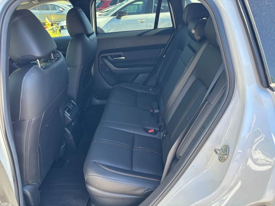 2025 Mazda CX-50 - Image 21 of 31