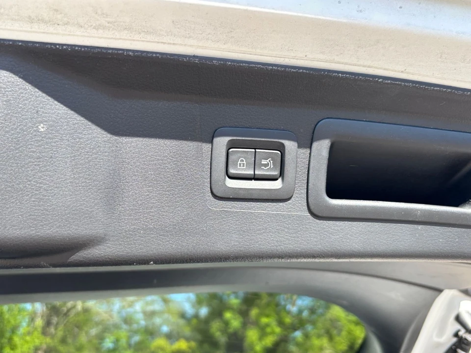 2025 Mazda CX-50 - Image 19 of 31