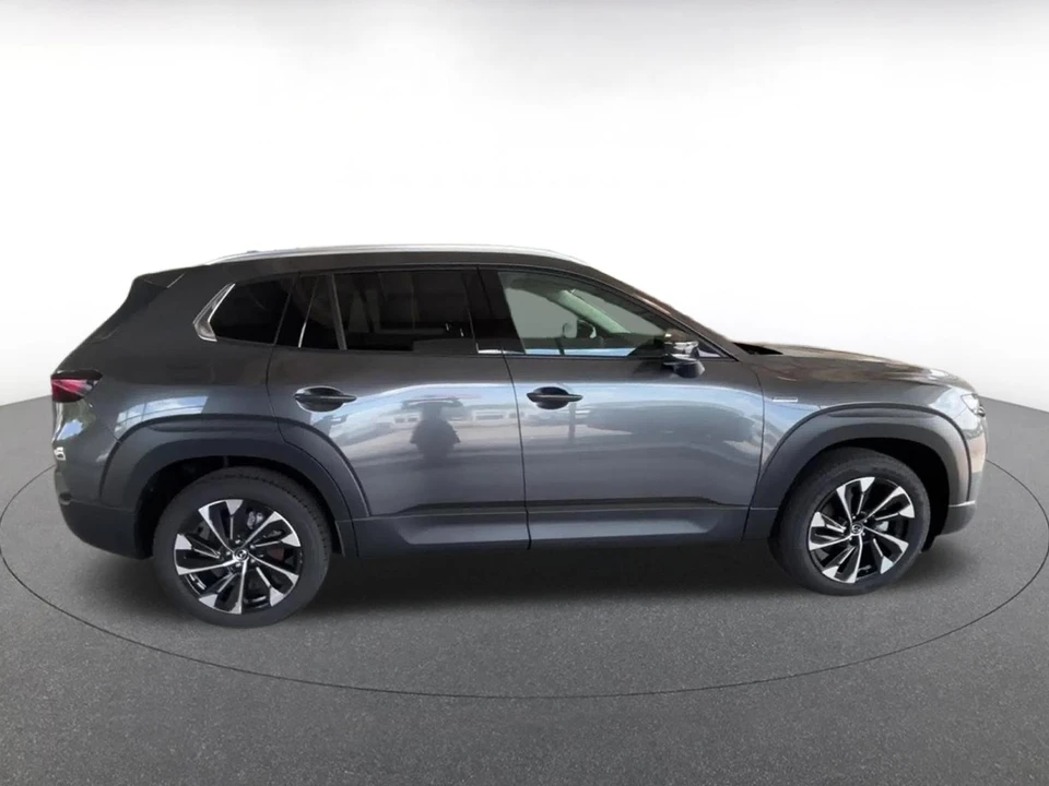 2025 Mazda CX-50 - Image 18 of 31