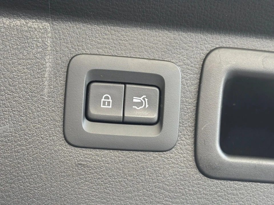 2025 Mazda CX-50 - Image 25 of 31