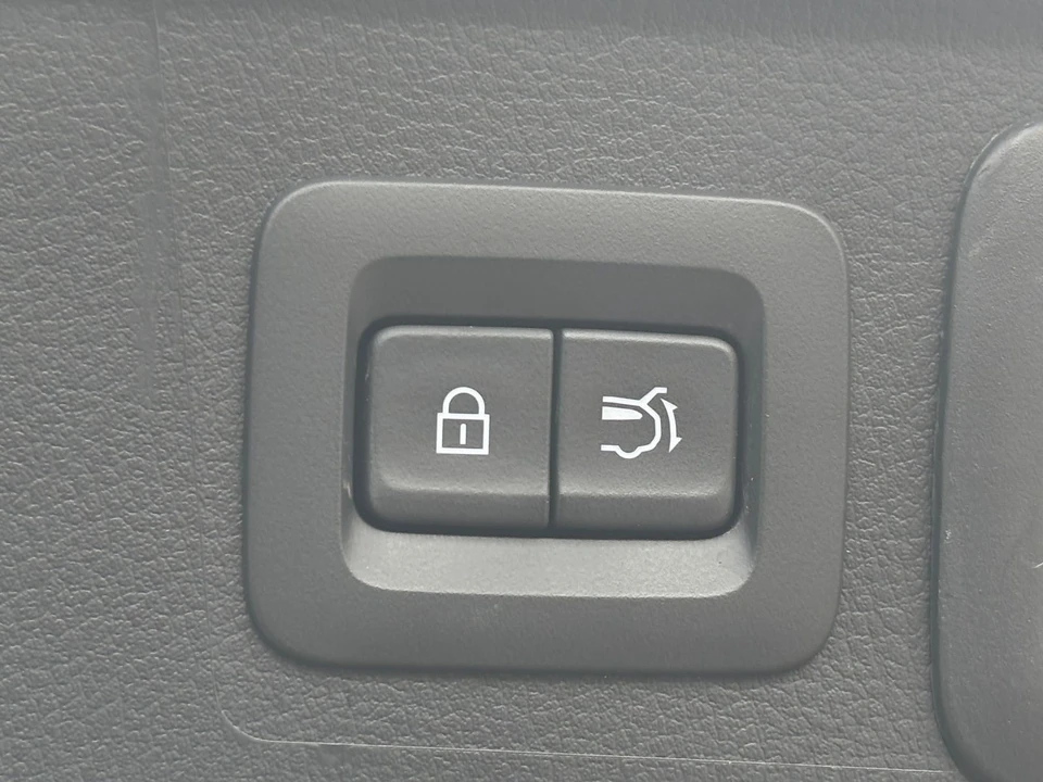 2025 Mazda CX-50 - Image 24 of 31