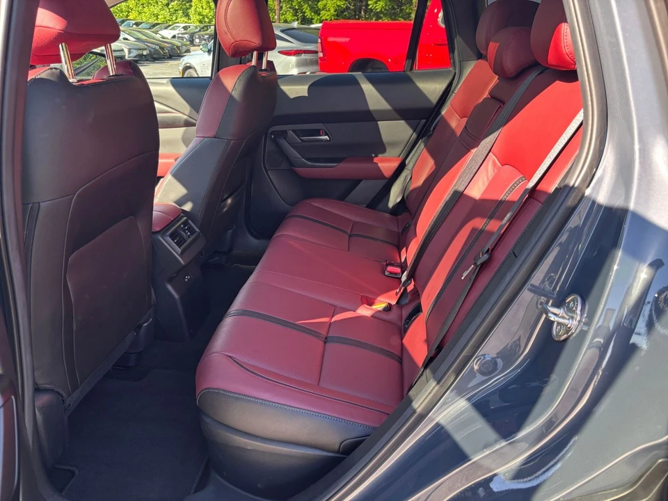 2025 Mazda CX-50 - Image 24 of 31