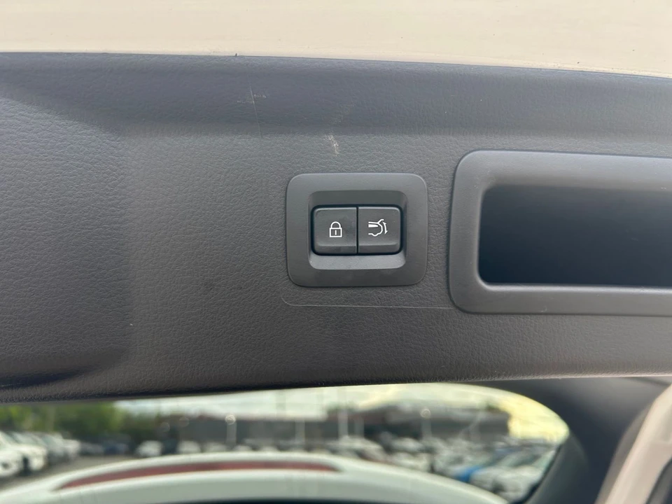 2025 Mazda CX-50 - Image 21 of 31