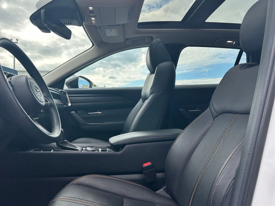 2025 Mazda CX-50 - Image 24 of 31