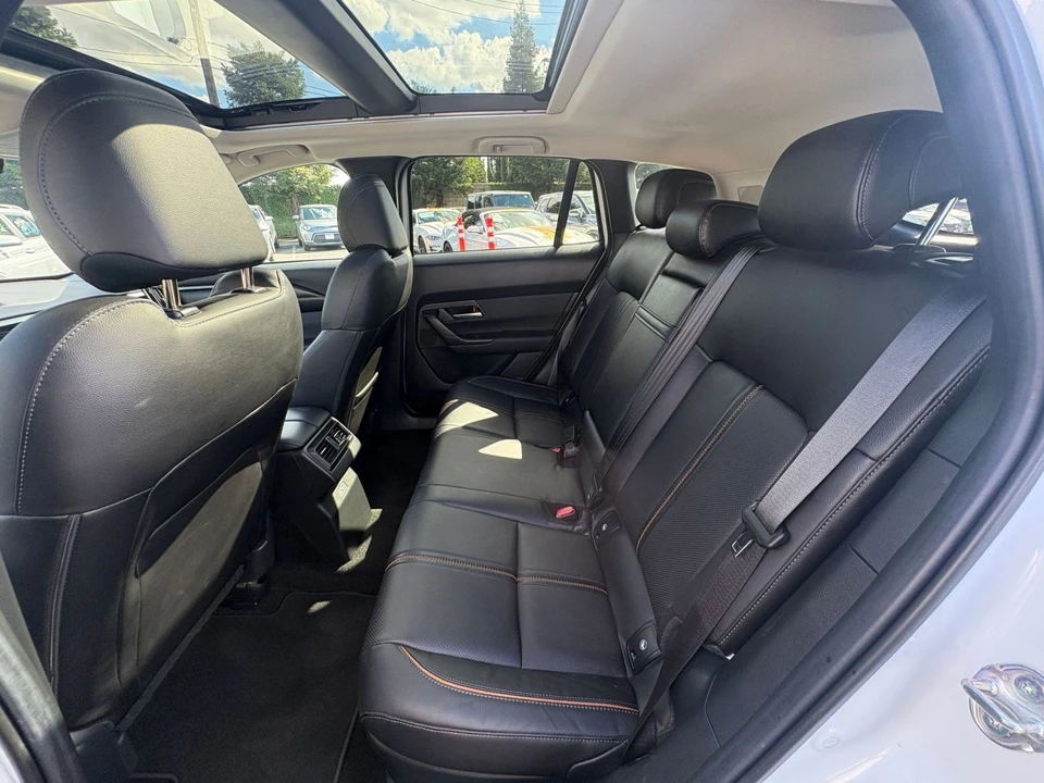 2025 Mazda CX-50 - Image 23 of 31