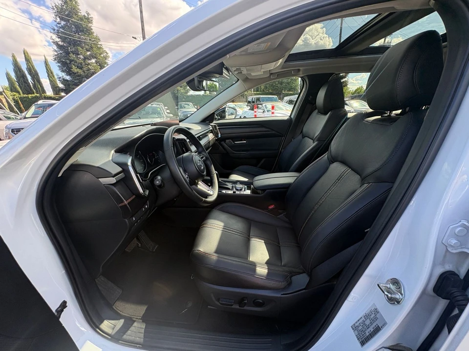 2025 Mazda CX-50 - Image 24 of 31