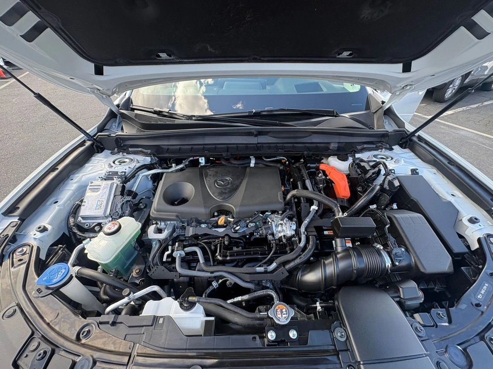 2025 Mazda CX-50 - Image 30 of 31