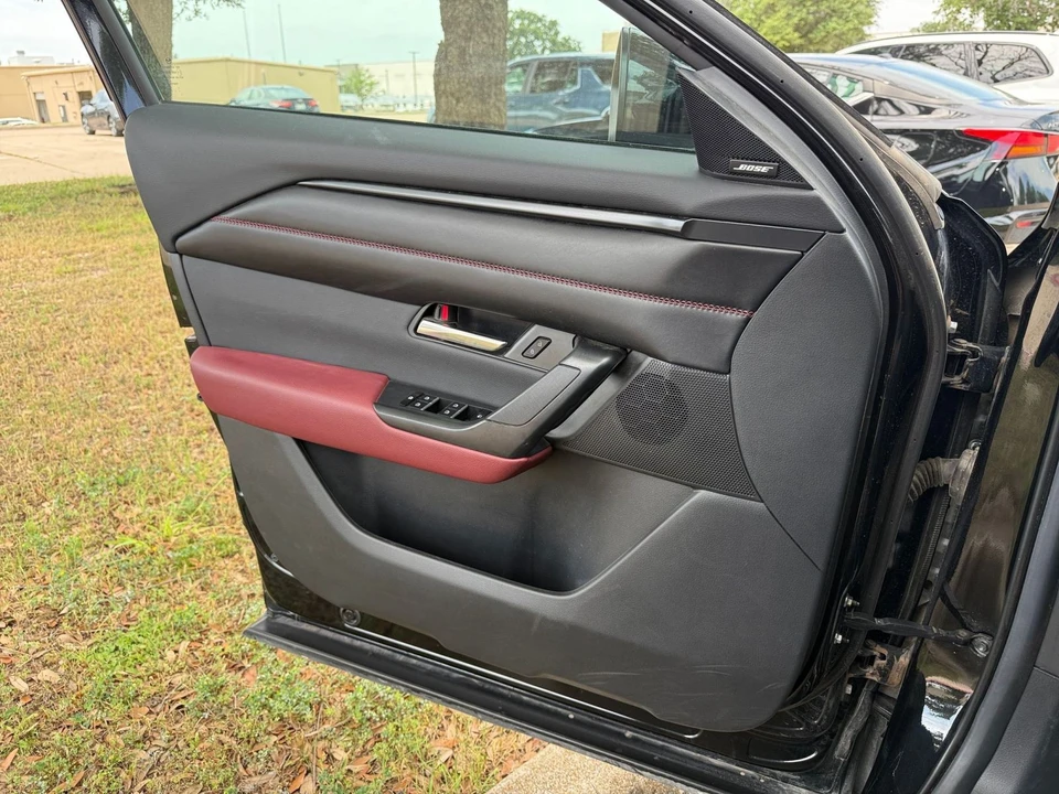 2025 Mazda CX-50 - Image 20 of 31