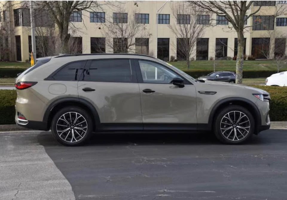 2025 Mazda CX-7 - Image 2 of 12