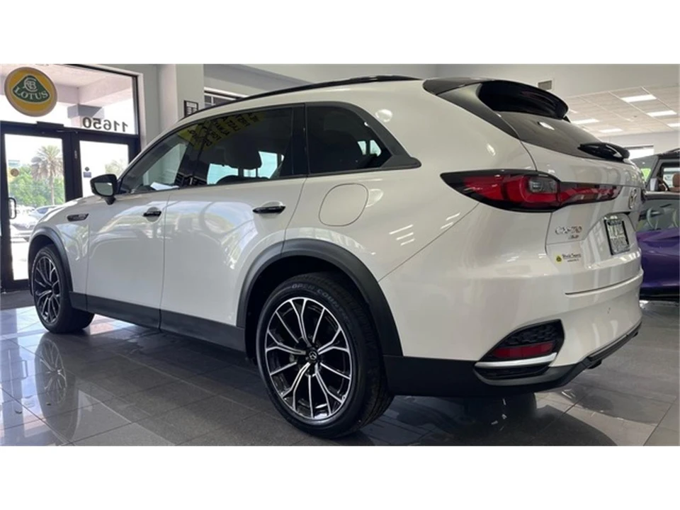 2025 Mazda CX-7 - Image 3 of 31