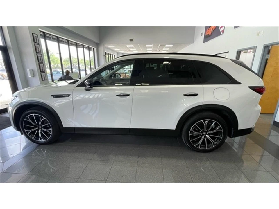 2025 Mazda CX-7 - Image 2 of 31