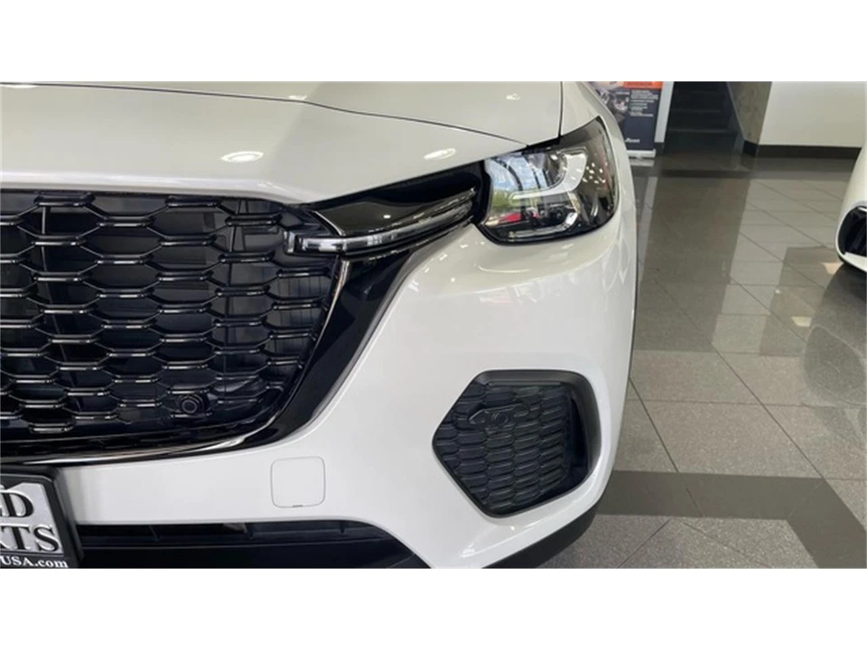 2025 Mazda CX-7 - Image 10 of 31