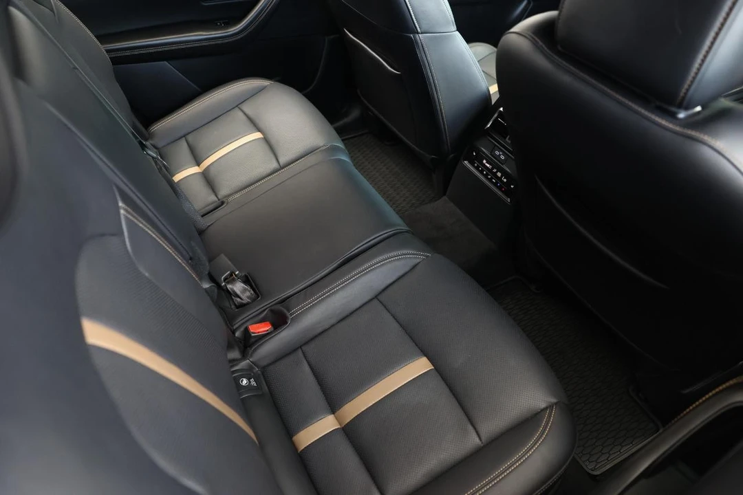 2025 Mazda CX-70 - Image 14 of 21