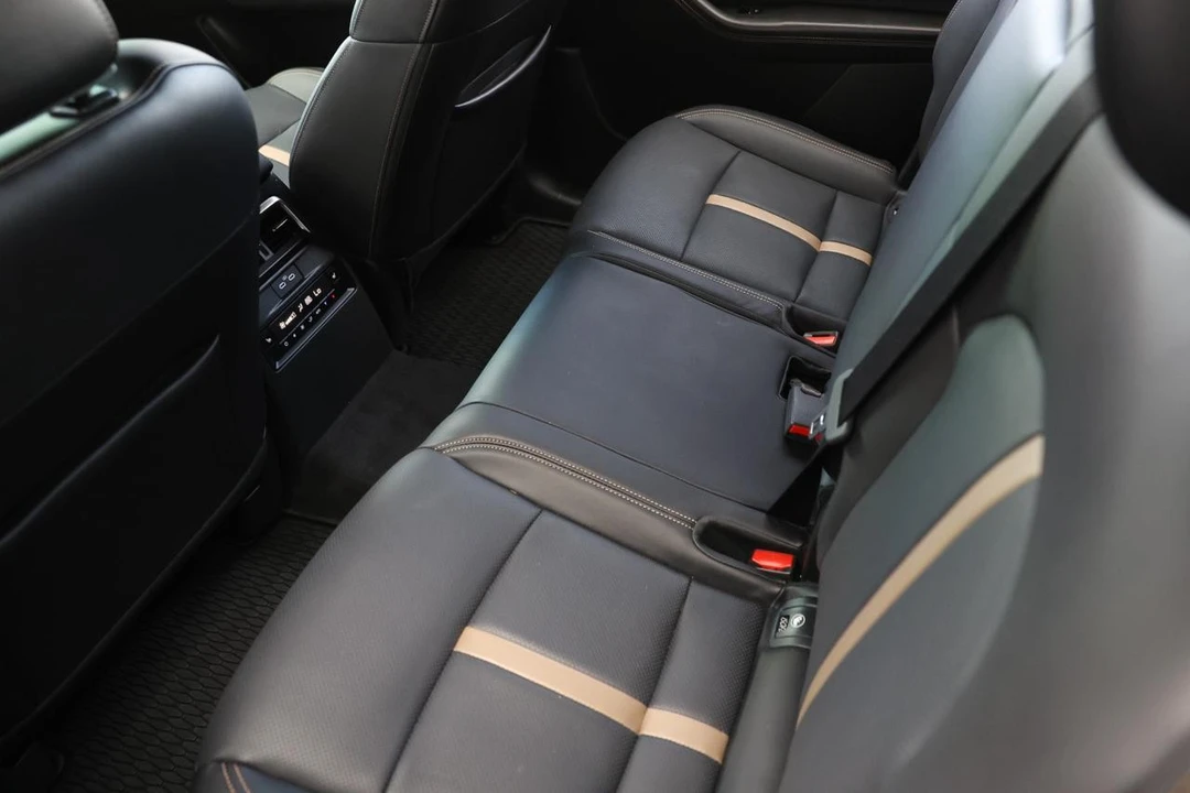 2025 Mazda CX-70 - Image 12 of 21