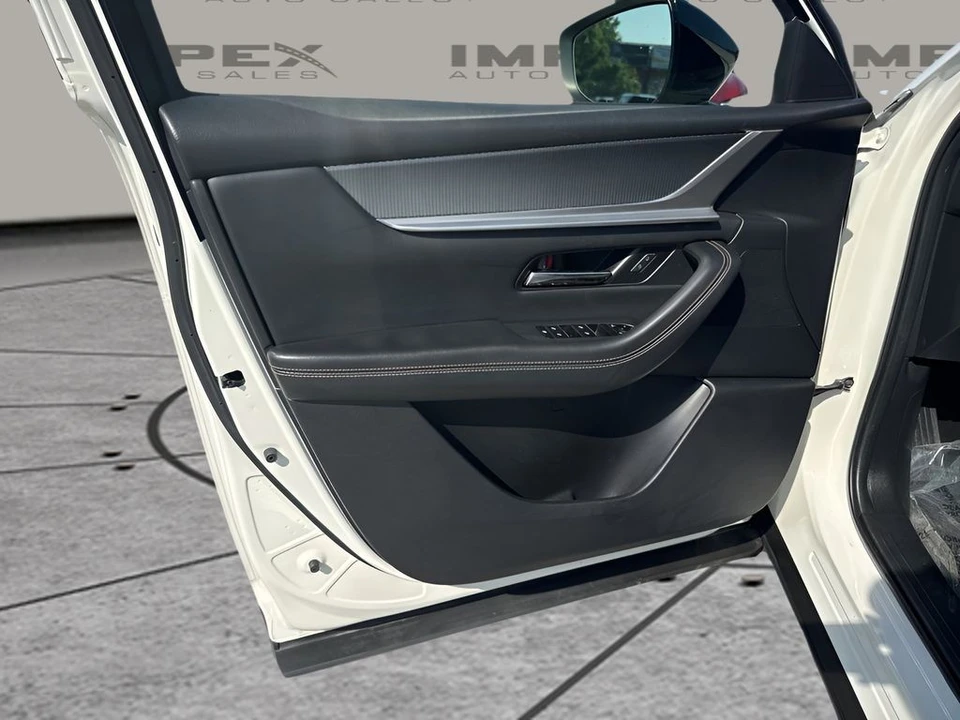 2025 Mazda CX-70 - Image 27 of 31
