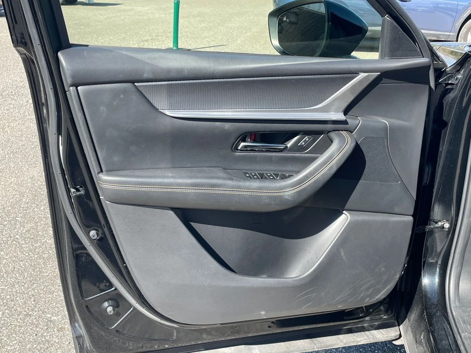 2025 Mazda CX-70 - Image 15 of 31
