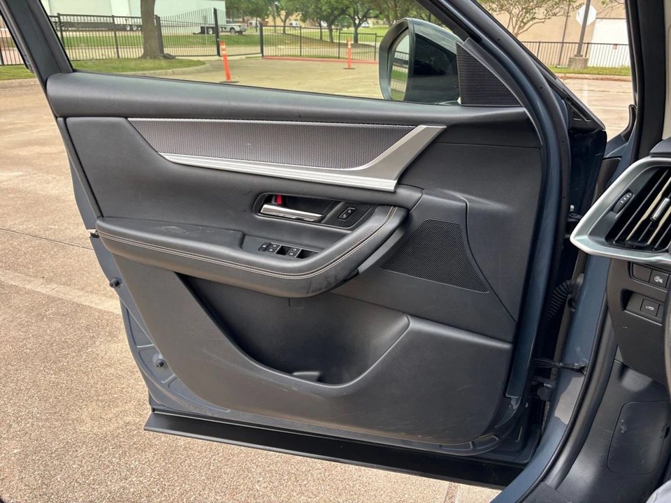 2025 Mazda CX-70 - Image 15 of 31