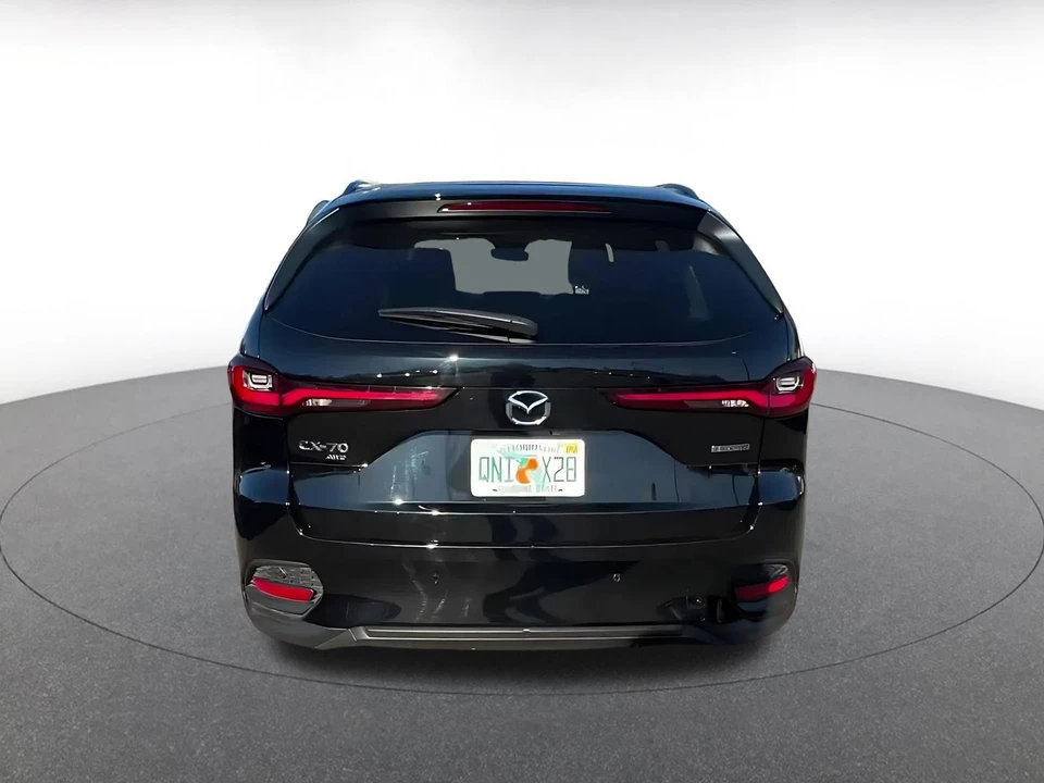 2025 Mazda CX-70 - Image 10 of 31